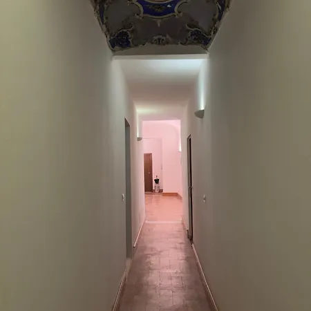 Historic Balcony & On Via Maqueda Privat bolig *