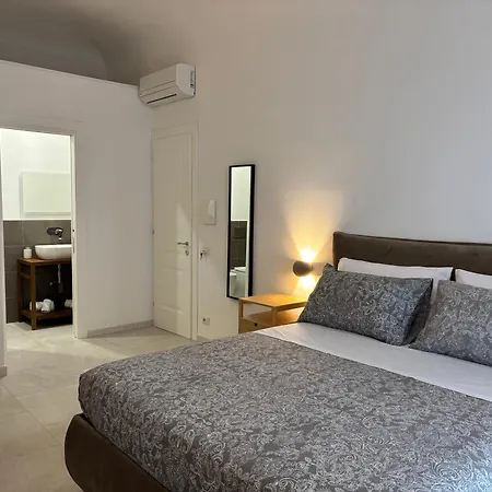 Homestay Historic Balcony & On Via Maqueda *