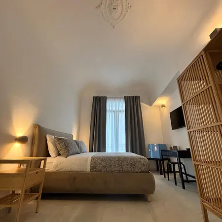 Historic Balcony & On Via Maqueda Homestay