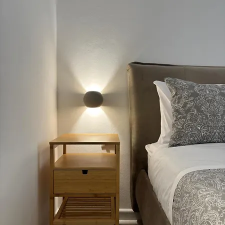 Historic Balcony & On Via Maqueda Homestay *