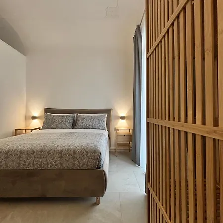 Historic Balcony & On Via Maqueda Homestay *