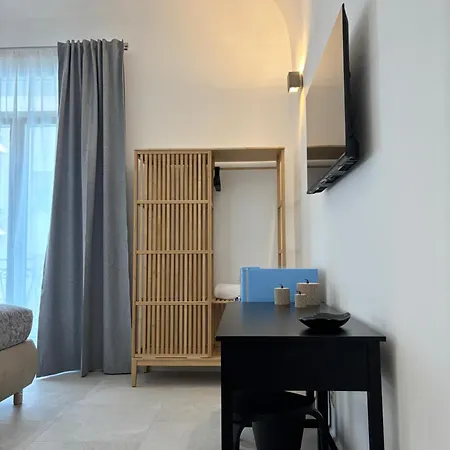 Homestay Historic Balcony & On Via Maqueda