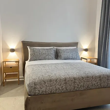 Homestay Historic Balcony & On Via Maqueda *
