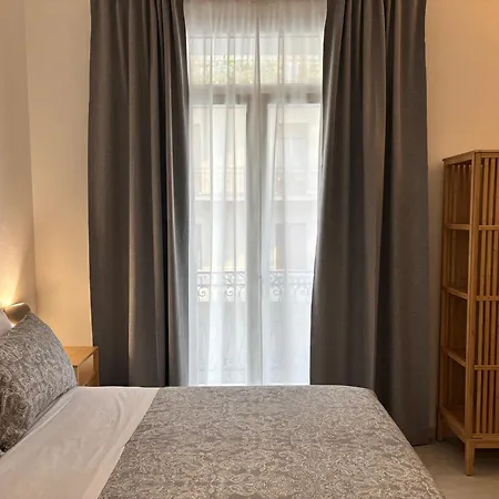 Historic Balcony & On Via Maqueda Homestay *