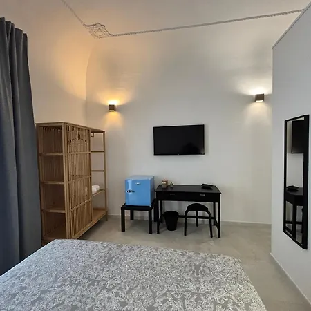 Historic Balcony & On Via Maqueda Homestay Palermo