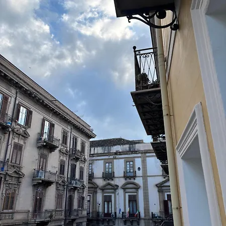 Homestay Historic Balcony & On Via Maqueda Palermo