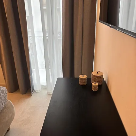 Historic Balcony & On Via Maqueda Homestay