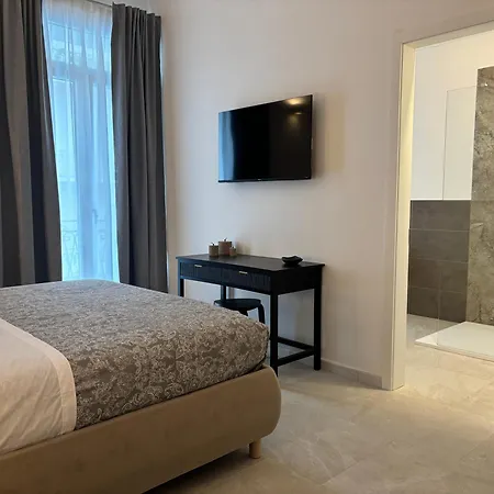 Historic Balcony & On Via Maqueda Homestay