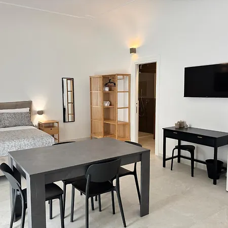 Homestay Historic Balcony & On Via Maqueda *